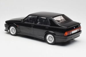 Alfa Romeo 75 Turbo Evoluzione Musta MCG 1:18 MCG18429 Metalli — kuva 5 / 6