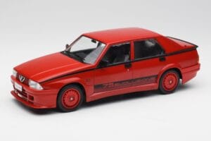 Alfa Romeo 75 Turbo Evoluzione Punainen MCG 1:18 MCG18428 Metalli