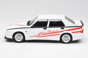 Alfa Romeo 75 Turbo Evoluzione Valkoinen MCG 1:18 MCG18430 Metalli — kuva 3 / 6