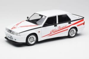 Alfa Romeo 75 Turbo Evoluzione Valkoinen MCG 1:18 MCG18430 Metalli