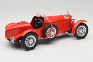 Alfa Romeo 8C 2300 Monza Punainen Bburago 1:18 3014 Metalli — kuva 2 / 6