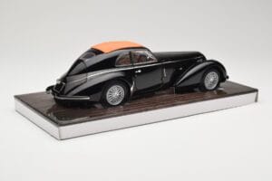 Alfa Romeo 8C 2900B Lungo Musta Minichamps 1:18 100120421 Metalli — kuva 4 / 8