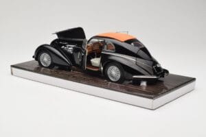 Alfa Romeo 8C 2900B Lungo Musta Minichamps 1:18 100120421 Metalli — kuva 5 / 8