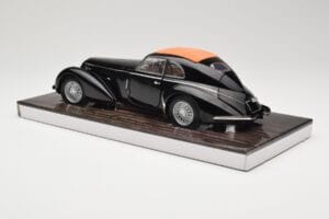 Alfa Romeo 8C 2900B Lungo Musta Minichamps 1:18 100120421 Metalli — kuva 7 / 8