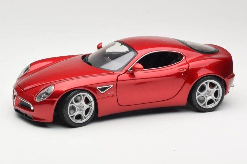 Alfa Romeo 8C Competizione Punainen Bburago 1:18 18-11021 Metalli