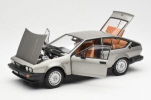 Alfa Romeo Alfetta GTV 2.0 Harmaa Metallic AUTOart 1:18 70147 Metalli — kuva 2 / 8