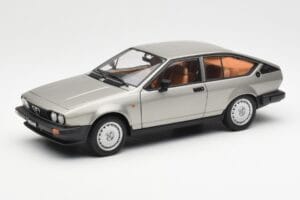 Alfa Romeo Alfetta GTV 2.0 Harmaa Metallic AUTOart 1:18 70147 Metalli