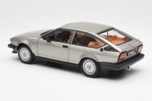 Alfa Romeo Alfetta GTV 2.0 Harmaa Metallic AUTOart 1:18 70147 Metalli — kuva 7 / 8