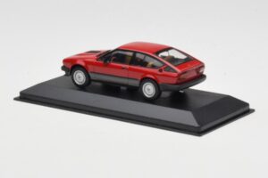 Alfa Romeo Alfetta GTV6 Punainen Minichamps 1:43 400120140 Metalli — kuva 3 / 4