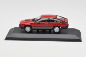 Alfa Romeo Alfetta GTV6 Punainen Minichamps 1:43 400120140 Metalli