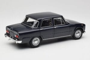 Alfa Romeo Giulia 1300 Sininen Minichamps 1:18 180120905 Metalli — kuva 3 / 8
