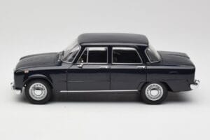Alfa Romeo Giulia 1300 Sininen Minichamps 1:18 180120905 Metalli — kuva 4 / 8