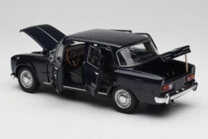 Alfa Romeo Giulia 1300 Sininen Minichamps 1:18 180120905 Metalli — kuva 5 / 8