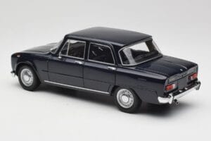 Alfa Romeo Giulia 1300 Sininen Minichamps 1:18 180120905 Metalli — kuva 7 / 8