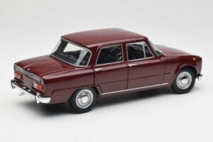 Alfa Romeo Giulia 1300 Tummanpunainen Minichamps 1:18 180120906 Metalli — kuva 3 / 8