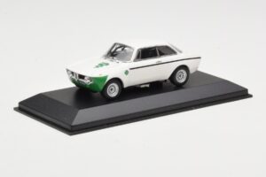 Alfa Romeo Giulia 1300 GTA Junior Valkoinen Minichamps 1:43 400120601 Metalli — kuva 2 / 3