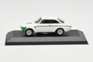 Alfa Romeo Giulia 1300 GTA Junior Valkoinen Minichamps 1:43 400120601 Metalli