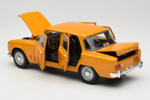 Alfa Romeo Giulia 1300 Super Oranssi Minichamps 1:18 180120900 Metalli — kuva 5 / 8