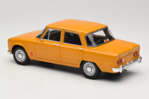 Alfa Romeo Giulia 1300 Super Oranssi Minichamps 1:18 180120900 Metalli — kuva 7 / 8