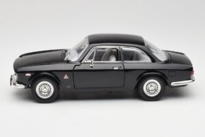 Alfa Romeo Giulia Sprint GTA Musta Road Signature 1:18 92348 Metalli — kuva 4 / 8