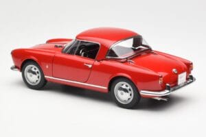 Alfa Romeo Giulietta 1300 Spider Punainen AUTOart 1:18 70157 Metalli — kuva 7 / 8