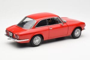 Alfa Romeo GT 1300 Junior LHD Punainen AUTOart 1:18 70131 Metalli — kuva 3 / 8
