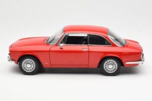 Alfa Romeo GT 1300 Junior LHD Punainen AUTOart 1:18 70131 Metalli — kuva 4 / 8