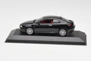 Alfa Romeo GT Musta Minichamps 1:43 400120320 Metalli