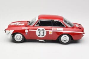 Alfa Romeo GTA 1300 Junior #33 T. Hezemans / G. van Lennep Division 1 Winners 4 Hours of Jarama 1972 Minichamps 1:18 15572123 — kuva 3 / 6