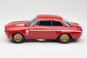 Alfa Romeo GTA 1300 Junior Punainen Minichamps 1:18 155120020 Metalli — kuva 3 / 6