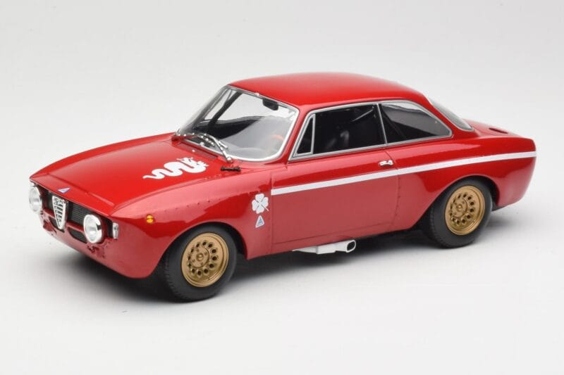Alfa Romeo GTA 1300 Junior Punainen Minichamps 1:18 155120020 Metalli
