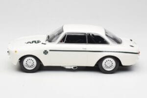 Alfa Romeo GTA 1300 Junior Valkoinen Minichamps 1:18 155120021 Metalli — kuva 3 / 6