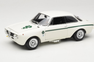 Alfa Romeo GTA 1300 Junior Valkoinen Minichamps 1:18 100120501 Metalli