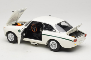Alfa Romeo GTA 1300 Junior Valkoinen Minichamps 1:18 100120501 Metalli — kuva 5 / 8