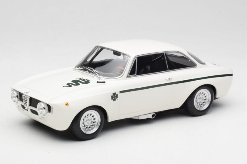 Alfa Romeo GTA 1300 Junior Valkoinen Minichamps 1:18 155120021 Metalli