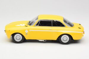 Alfa Romeo GTA 1300 Junior Keltainen Minichamps 1:18 155120024 Metalli — kuva 5 / 6