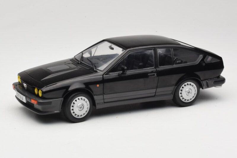 Alfa Romeo GTV6 Musta Solido 1:18 S1802302 Metalli