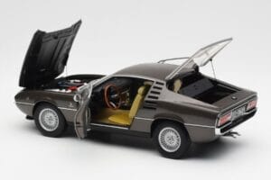 Alfa Romeo Montreal Ruskea Metallic AUTOart 1:18 70173 Metalli — kuva 5 / 8