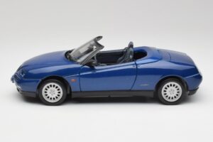 Alfa Romeo Spider 916 Periwinkle Sininen Maisto 1:18 50308 Metalli — kuva 3 / 7