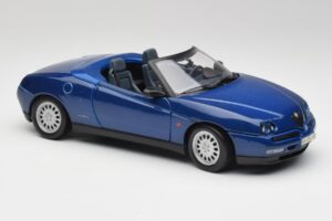Alfa Romeo Spider 916 Periwinkle Sininen Maisto 1:18 50308 Metalli — kuva 5 / 7