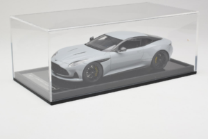 Aston Martin DB12 Nardo Gray MotorHelix 1:18 MH027NG Hartsi — kuva 6 / 7
