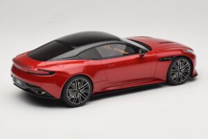 Aston Martin DB12 Hyper Red GT Spirit 1:18 GT936 Hartsi — kuva 2 / 6
