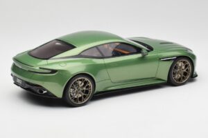 Aston Martin DB12 Vihreä GT Spirit 1:18 GT466 Hartsi — kuva 2 / 5