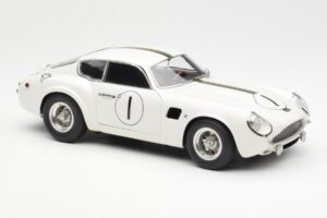 Aston Martin DB4 GT Zagato #1 24 Hours of Le Mans 1961 CMC 1:18 M-139 Metalli — kuva 4 / 6