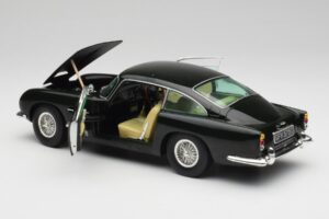 Aston Martin DB5 California Salviavihreä Chrono 1:18 H1001 Metalli — kuva 5 / 8