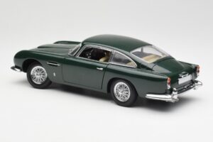 Aston Martin DB5 RHD Vihreä AUTOart 1:18 70024 Metalli — kuva 7 / 8