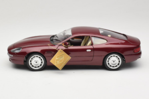 Aston Martin DB7 Punainen Guiloy 1:18 67550 Metalli — kuva 4 / 8