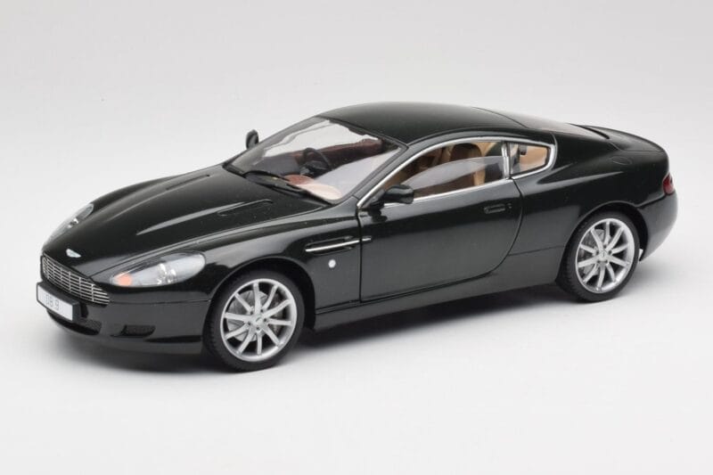 Aston Martin DB9 Musta Solido 1:18 15025600 Metalli