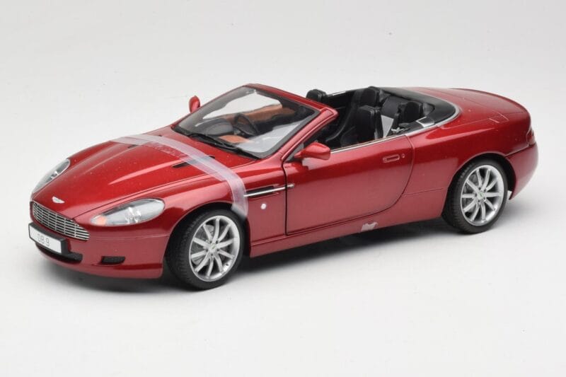 Aston Martin DB9 Volante Punainen Solido 1:18 8163 Metalli