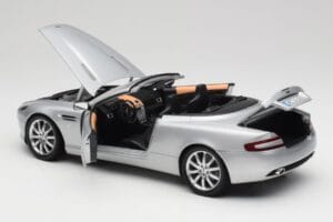 Aston Martin DB9 Volante Hopea Minichamps 1:18 150137334 Metalli — kuva 5 / 8